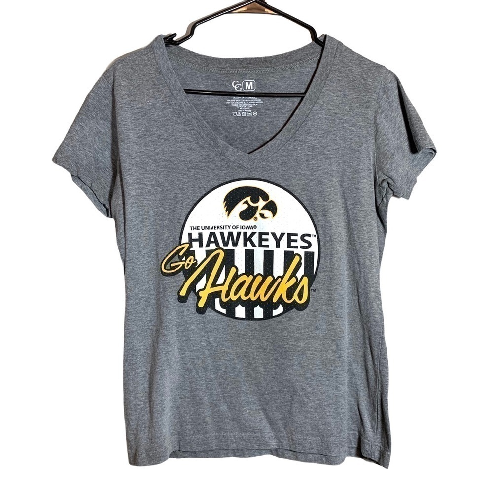 University of Iowa Hawkeyes Short Sleeve V-Neck Graphic T-Shirt Size Medium